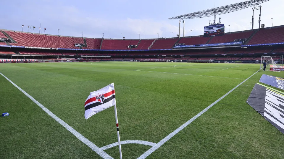 São Paulo 'aprende' com Corinthians e evita 'caso Martínez' com Arboleda